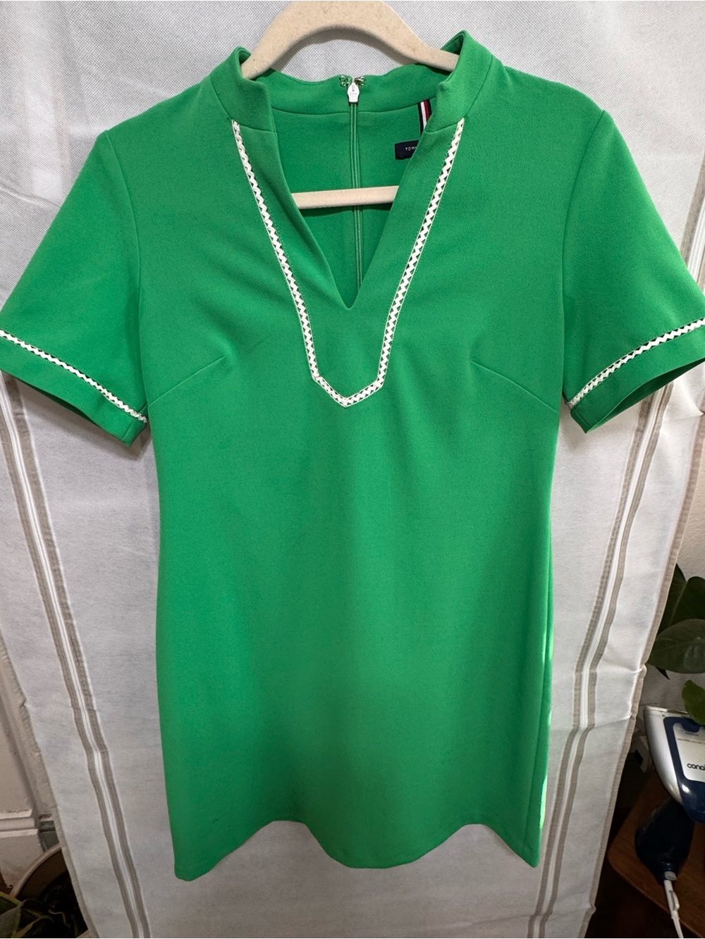 Green Short-Sleeve Shift Dress with Trim Detail size 6